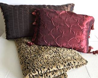 Plush Animal Skin Throw Blanket Plus Two Throw Pillows in Red and Brown