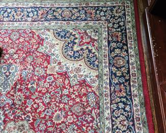 Pretty Traditional Pattern Area Rug 5 x 8' - Machine Made in Egypt