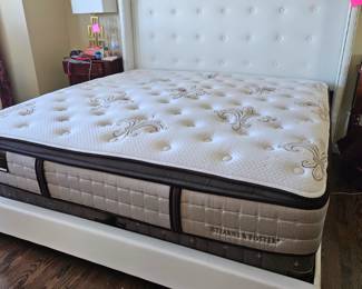  Sterns & Foster King Size Pillow Top 14" Mattress & Box Springs in Excellent Condition