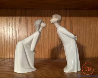 LLADRO Kissing Boy and Kissing Girl