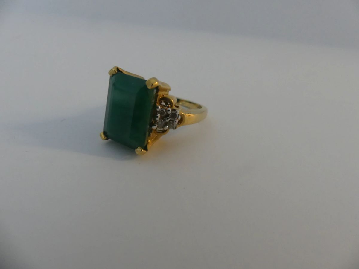 Beautiful GLA Appraised 14k Gold 7.21 Carat Emerald/.32 Diamond Ring - Size 6½
