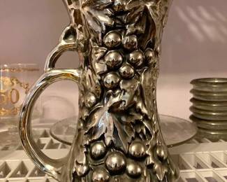 Vintage USA McCoy Pottery 641 Silver Black Grape Lear Pitcher