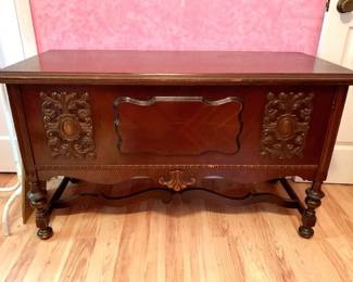 Vintage Cedar Lined Quilt/Blanket Chest