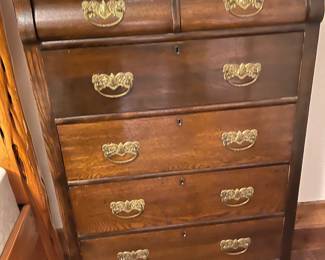 A close look at the drawers and handles