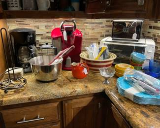 Mr Coffee, Keurig, Paula Deen bowl set, toaster, toaster oven, vintage ceramics