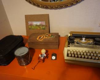 toy typewriter, decor