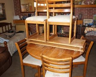 round table with 2 leaves, 6 chairs