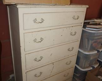 chest of drawers
