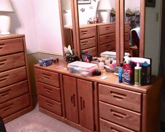 Matching dresser and chest of drawers