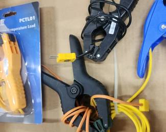 Pipe clamp temperature leads