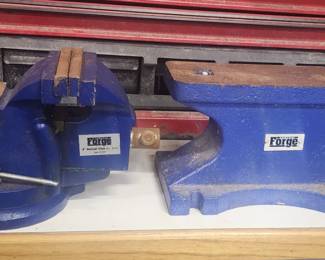 Forge anvel and 5" swivel vice