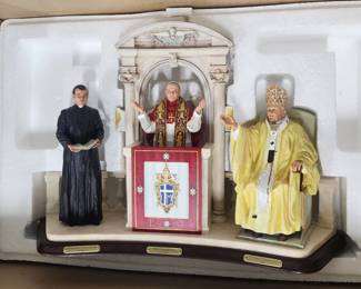 Pope statuary