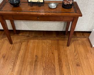 Wooden Console Table With Turtle Shell
Trimming.