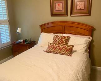 Queen Bed n Night stand 