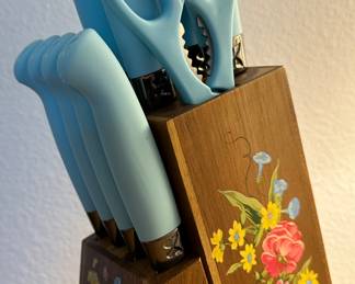 Pioneer Woman knives with block