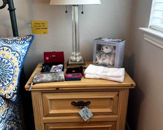 bedroom furnishings and lamps