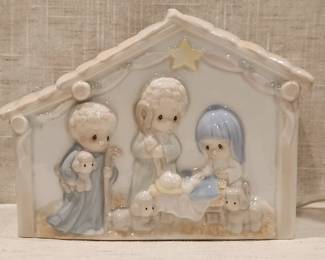 1992 Precious Moments Nativity Lights Up