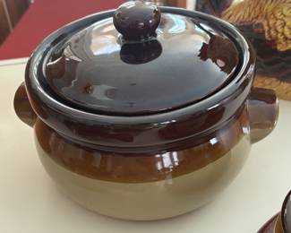 Stoneware baked bean pot
