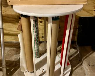 Wrapping paper holder table