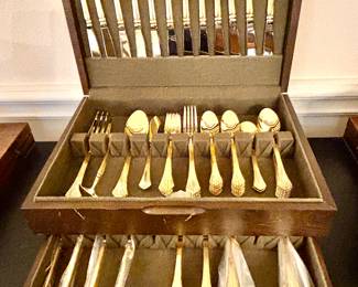 Gold service for 12 flatware
