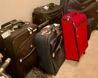 A good selection of Suitcases, traveling bags, tote bags