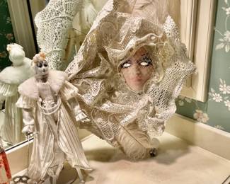Vintage snow, queen Pierrot Porcelain Doll Kings state, White Lace Hanging Mask