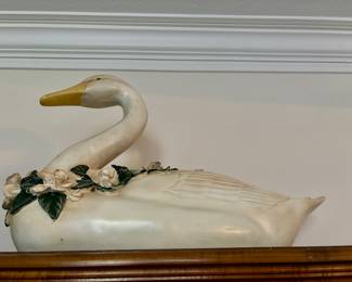 Large resin swan 