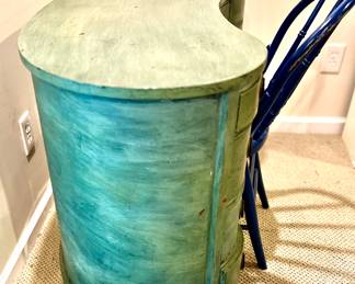 Green desk & blue chair