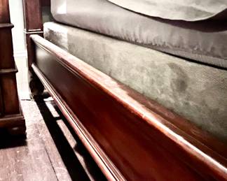Detail King bed