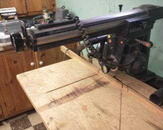 solid table saw with dust collection