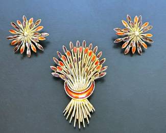 Vintage Trifari matching brooch and earrings 