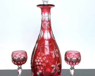 Cut to clear decanter and two small wine stems 