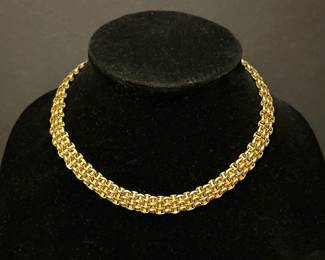 14k yellow gold necklace from Italy.......To register so you can place bids go to www.capitolsalesservices.hibid.com