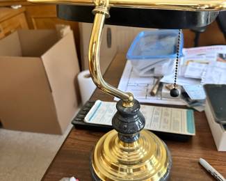 Desk lamp