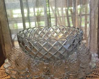 Williamsburg Franscian Tifin Punch Set