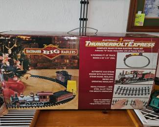Bachmann 90011 G-Scale Big Haulers Santa Fe Thunderbolt Express!
