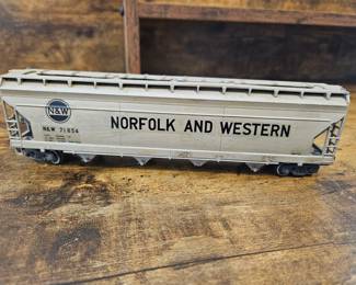Vtg. HO Athearn Norfolk & Western 71852 Center Flow 4 Bay Covered Hopper 