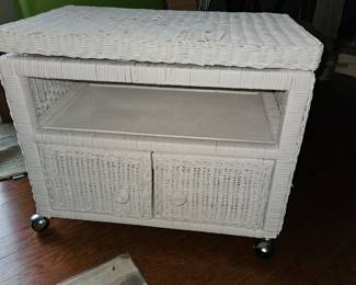 Wicker TV Stand w/Swivel Top!