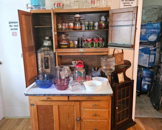 Antique Hoosier Cabinet w/Cupboard Sifter & Swing Out Sugar Jar!