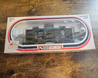 Vtg. Life-Like HO Scale 08499 Black Cement Hopper Erie in Box !!