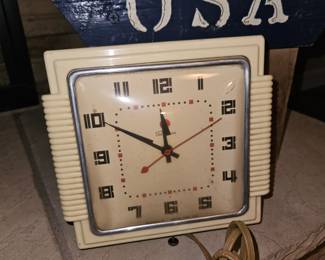 Telechron Art Deco Kitchen Clock!
