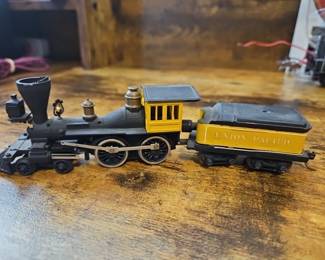 Vtg. HO Yellow/Black 3960 Steam Locomotive & 3240 Union Pacific Train Car 