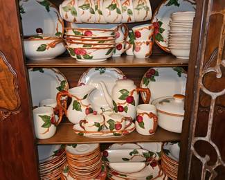 Vtg Franciscan Apple Earthenware 110pcs!
