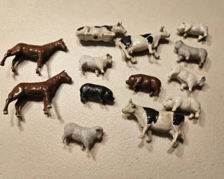 Vtg. Model Train Railroad Accessories Animal Lot Horses Cows Pigs 