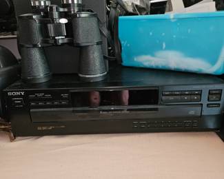 SONY 5 disc Compact CD Player!
