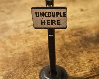Vtg. Marx “Uncouple Here” Metal O Gauge Sign Train Accessory 