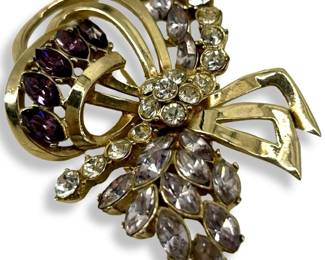 Vintage Holly Craft Brooch
