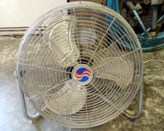 High Velocity 18" Floor Fan, Model FE2-45AdO(5), Powers on