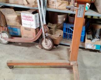 Allied Hydraulic Wheeled Engine Stand, 37" x 36" x 29"