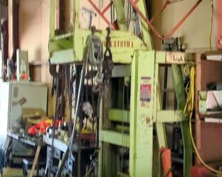 High Horse Electric And Manual Man Lift, Model XK-1, Powers On